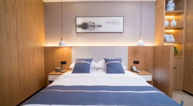 Люкс Deluxe Nanhu Hotel (Xinyang Normal University Nanwan Lake)