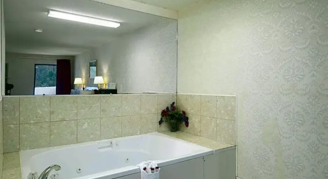Номер Deluxe Days Inn by Wyndham Augusta Fort Eisenhower