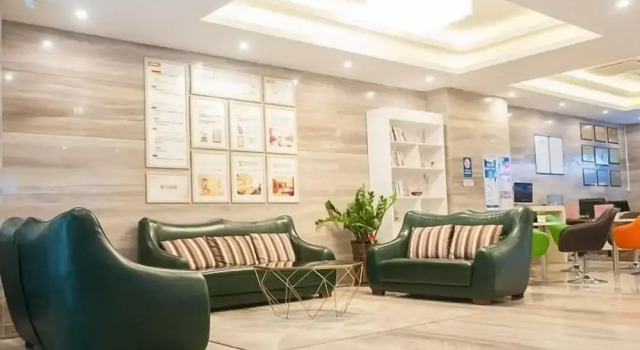GreenTree Inn Guangxi Nanning Qingxiu District Dong Ge Business Hotel, Rezerwuj Hotel Hotele w Nanning z parkingiem, Parking