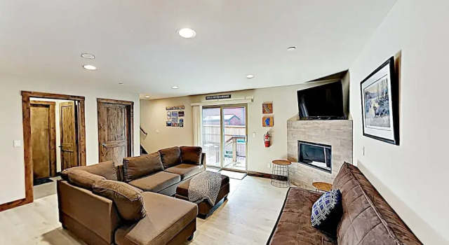 New Listing! New-build Alpine W/ Hot Tub 5 Bedroom Home