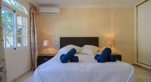 Las Chapas beach front oriented villa