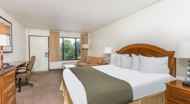 Номер Standard Days Inn by Wyndham Bedford