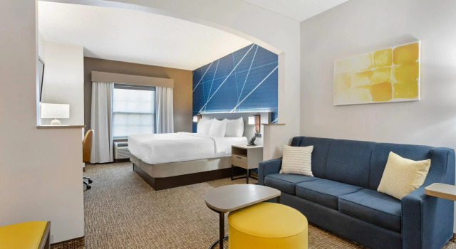 Двухместный люкс Comfort Suites East Brunswick - South River