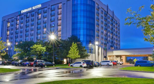Embassy Suites Minneapolis - Airport, Varaa Hotelli Hotellit Minnesota pysäköinnillä, Pysäköinti