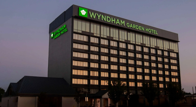 Wyndham Garden at Niagara Falls, Забронировать Отель Отели Ниагара Фолс 3 звезды, рядом с Круиз Maid of the Mist, 3*