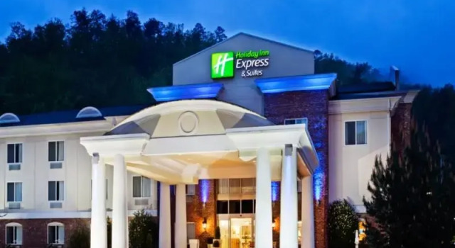 Кровать в общем номере Holiday Inn Express Hotel & Suites Cherokee-Casino by IHG