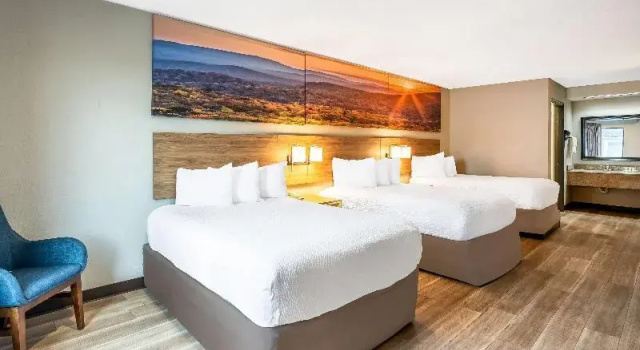 Люкс Standard Days Inn by Wyndham Bainbridge