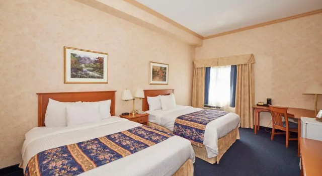 Четырёхместный номер Standard The Glengate Hotel & Suites