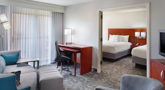 Люкс Courtyard by Marriott Fayetteville