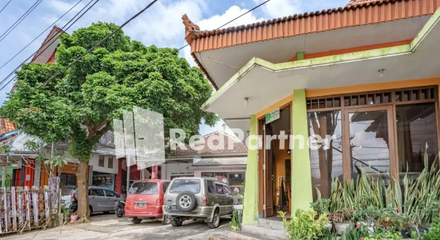 Nafisa Guest House Syariah, Book Guesthouse Hotels in Batu with Parking, near Batu Night Spectacular, Parking