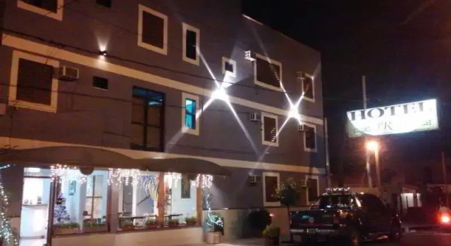 Hotel Iris, Забронировать Отель Отели Сальта с завтраком, рядом с La Merced Church, Завтраки