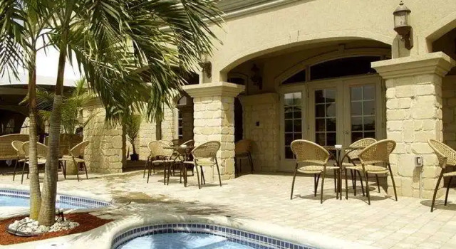 St. Martin Executive Tower, Reservar Hotel Laval Rive-Nord, perto de Centre Laval