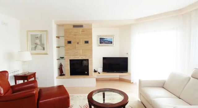 Majestic Villa in Okrug Donji With Swimming Pool