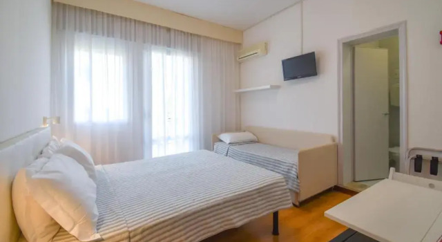 Трёхместный номер Standard с балконом Hotel Janeiro