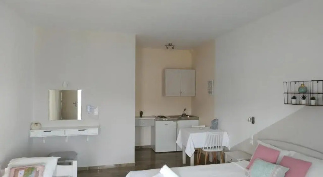 Студия Theodora Rooms