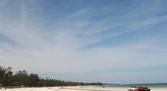 Villa Madinina, Varaa Villa Hotellit Coast Region uima-altaalla, Uima-allas