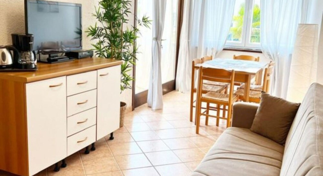 Charming Apartment With Garden, Забронировать Апартаменты/квартира Отели в центре Фунтана, в центре