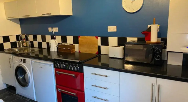 Апартаменты 1 bedroom apartment with own entrance and parking space