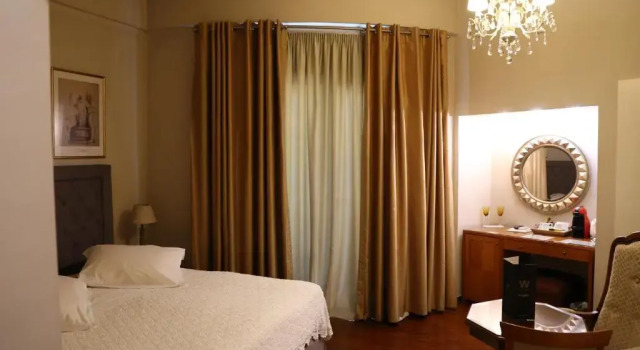Полулюкс Esperia Boutique Hotel