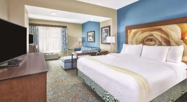 Двухместный люкс Deluxe La Quinta by Wyndham Niagara Falls