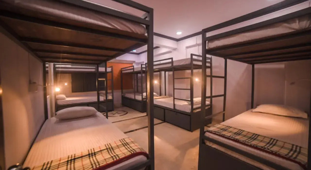 Кровать в общем номере (женский номер) HappiNest - The Backpacker's Hostel