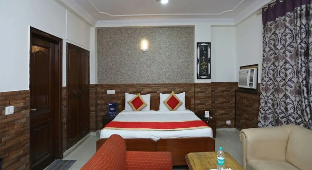 OYO 472 Hotel Sareen, Забронировать Отель Отели Нью-Дели с завтраком, Завтраки