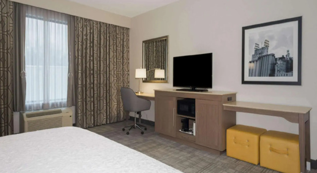 Четырёхместный номер Standard Hampton Inn and Suites Minneapolis University Area, MN