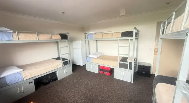 Кровать в общем номере Downtown Backpackers & Accommodation