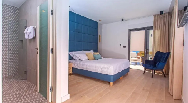 Luxury VILLA CECILIA with 4 en-suite bedrooms located 250m from the beach in Podstrana, max 8 people, Rezerwuj Willa Hotele w Split-Dalmatia County z parkingiem, Parking