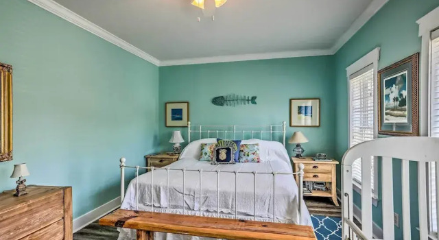 Family Beach Home; Walk to N Litchfield Beach, Забронировать Отель Litchfield Beach Полис-Айленд, рядом с Пляж Литчфилд