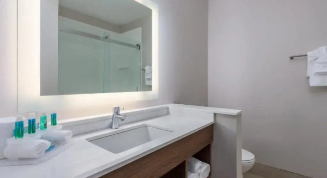 Run of House Holiday Inn Express and Suites Edwardsville by IHG