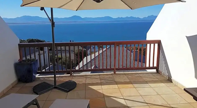 Номер Deluxe с балконом и с видом на море Aquamarine Guest House