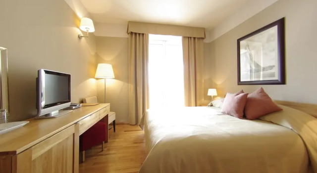 Полулюкс Hotel Indijan