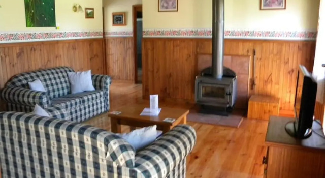 Коттедж с балконом Sanctuary Park Cottages