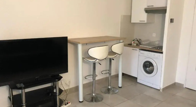 Студия Frejus balcon des arènes studio 5e étage piscine clim tennis