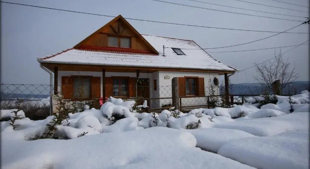 Kaláris Vendégház, Buchen Sie Ferienwohnung Hollókő Nograd