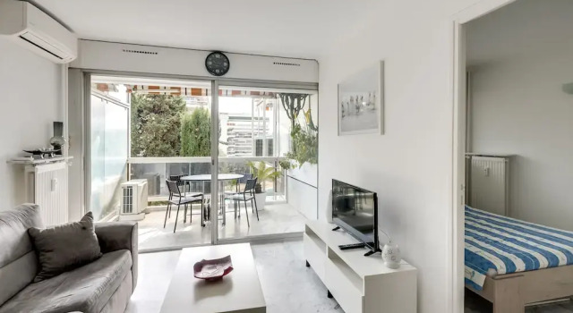 4 people apartment - AC and swimming pool by Weekome