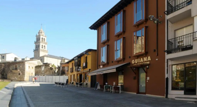 APARTAMENTOS TURÍSTICOS GUIANA, Забронировать Апартаменты/квартира Понферрада El Bierzo, рядом с Bergidum Theatre
