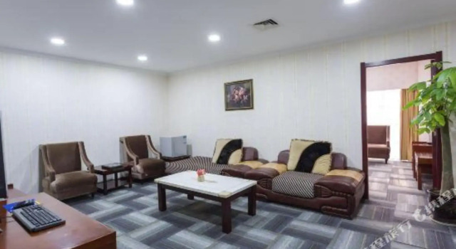 Sunshine Holiday Hotel, Prenota Hotel Hotel a Shaanxi con parcheggio, Parcheggio