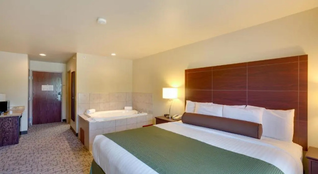 Люкс Cobblestone Inn & Suites - Clintonville