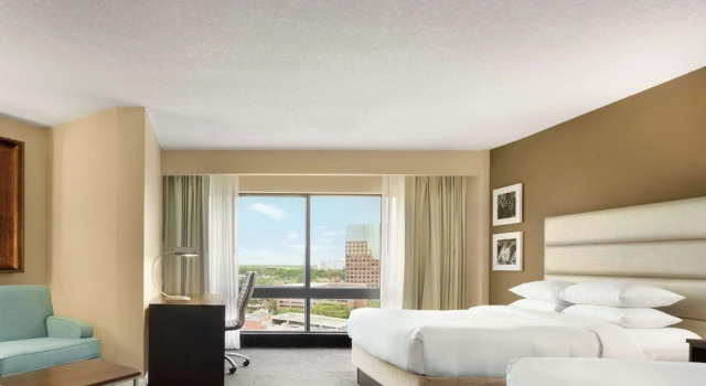 Четырёхместный номер Corner DoubleTree by Hilton Orlando Downtown