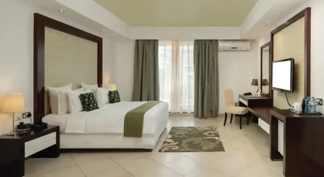 Двухместный номер Deluxe с балконом Peninsula Hotel Dar es Salaam