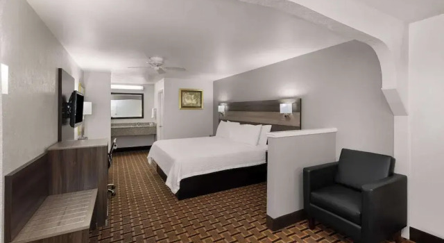 Двухместный студия люкс Ramada Limited San Angelo