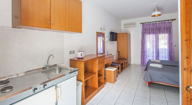 Студия с балконом и с видом на бассейн Dream House