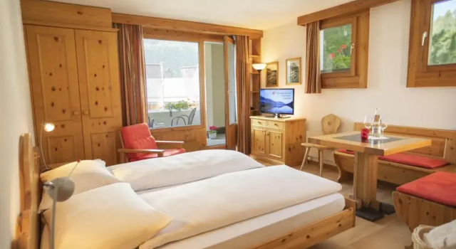 Двухместный номер Standard с балконом Hotel Chesa Surlej