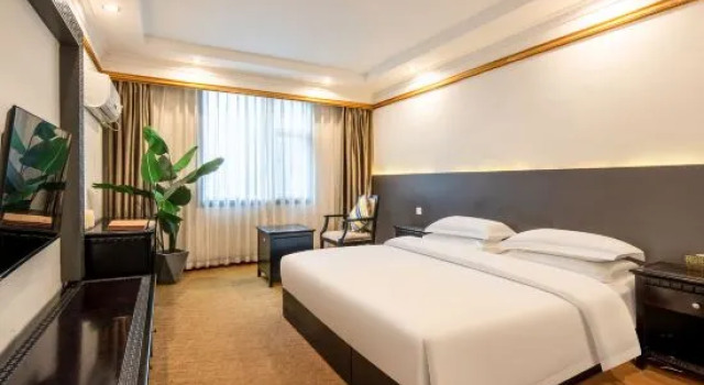 Reed Sea Courtyard Homestay, Prenota Hotel Hotel a Ngawa con parcheggio, Parcheggio