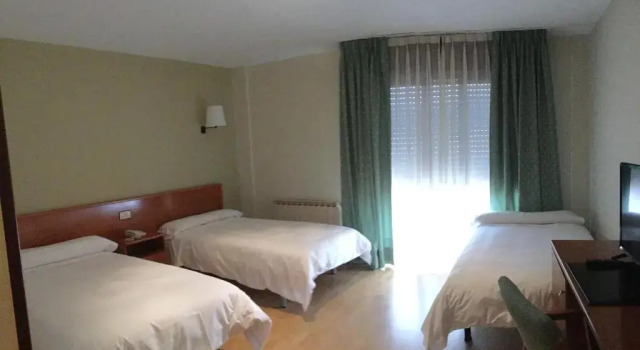 Трёхместный номер Standard Hotel Arcea Villaviciosa
