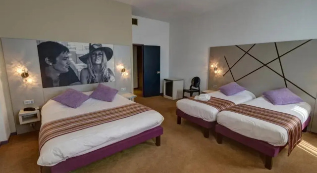Семейный номер Standard Hôtel Arles Plaza