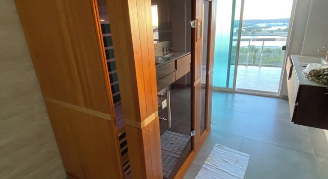 Designer Condo - Sleeps 6 With Sauna