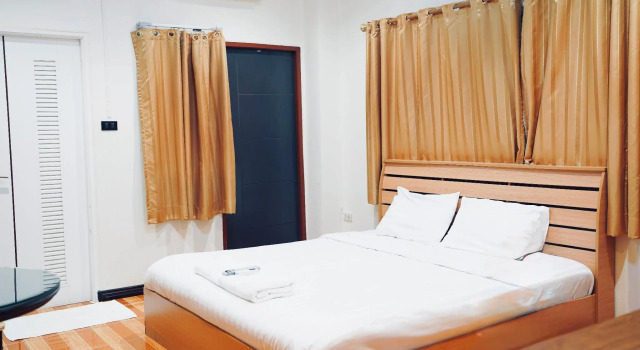 Nuchjaree Place, Varaa Hotelli Hotellit North-Eastern Thailand pysäköinnillä, Pysäköinti